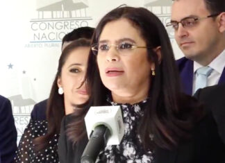 Rixi Moncada reitera su compromiso de votar a favor de la inscripción de los nuevos Partidos políticos.