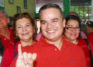 El próximo viernes retorna al país Yani Rosenthal.