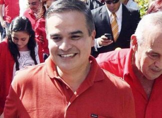 Mas de una docena de Diputados Liberales estarían proponiendo a Yani Rosenthal como candidato Presidencial.