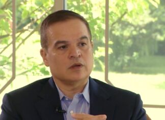 Yani Rosenthal anuncia que tendrá que decidir si se postula a la Presidencia a la brevedad del caso.