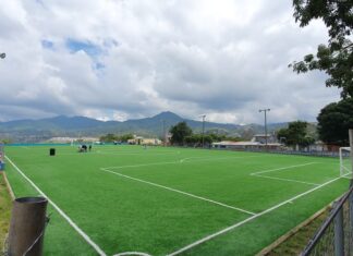 Proyectos multimillonarios de canchas deportivas marca campaña política en la capital.