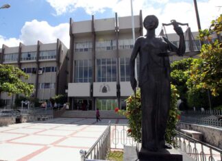 Políticos enliados con la justicia están presionando al Poder Judicial para poder participar en las próximas elecciones Primarias.