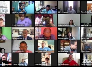 Víctimas de la tormenta tropical ETA piden auxilio a los diputados del Congreso Nacional.