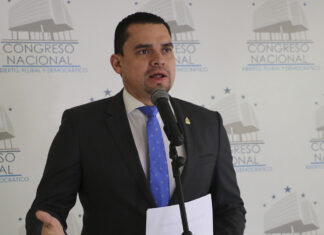 Tomas Zambrano presenta iniciativa para exonerar de impuestos la introducción de donaciones para los afectados por ETA.