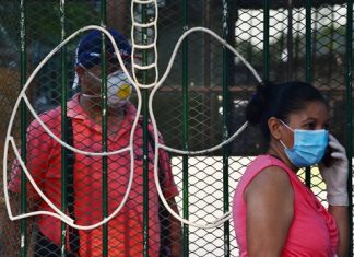 Oposición política ignora por completo el mal manejo de la pandemia en el país.