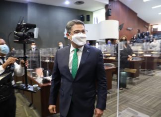 Juicio Político contra JOH no alcanzo la cantidad de votos necesarios porque la oposición acordó no participar en la sesión.