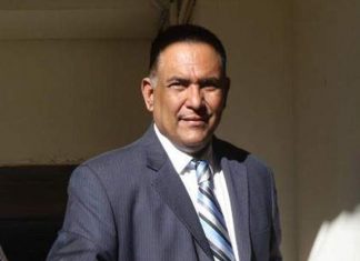 Acuerdos oscuros le permiten a Mario Segura reelegirse como jefe de bancada de los liberales.