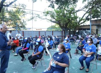 Mauricio Oliva visita las estructuras de barrios y colonias en la capital.