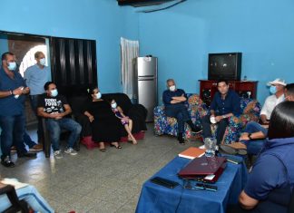 Mauricio Oliva y Juan Diego Zelaya continuan visitando casa por casa a los nacionalistas de la capital.