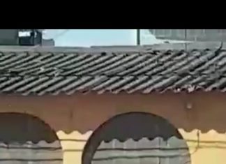 Políticos vinculados a escándalos de corrupción reciben el repudio de la población en barrios y colonias.