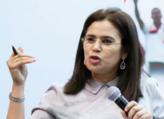 Tripartidismo comienza a «Descuartizarse» por las mesas, Rixi Moncada asume Presidencia Interina del CNE.