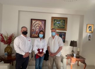 Pastor Evelio Reyes se reúne con Yani Rosenthal.