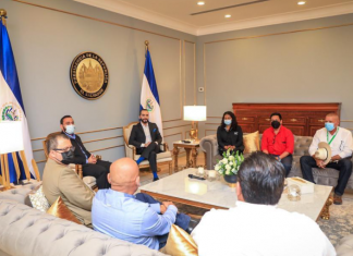 Mañana llegaran las vacunas gestionadas por alcaldes y Bukele les ofrece hasta personal medico.