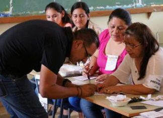 Partidos emergentes anuncian amparos sino son incluidos en las mesas receptoras electoras.