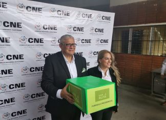 Nueva Ruta presenta planillas ante el CNE