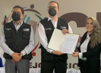 Partido Nueva Ruta de Honduras (PNRH) valida planillas ante el Consejo Nacional Electoral.