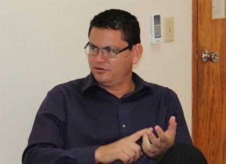 El CNE trabaja para los intereses del tripartidismo:Marlon Escoto.