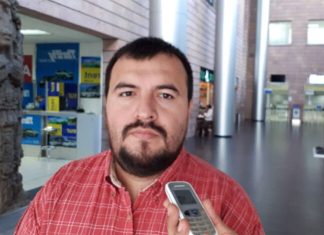 Oscar Rivera responsabiliza a la cancillería de ser los culpables de bloquear la entrega de la nueva cédula en el exterior.