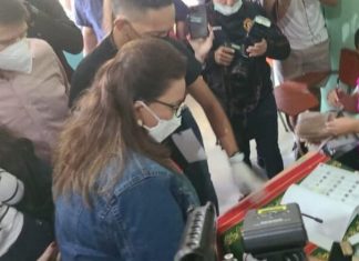 LLego la hora de hacer un cambio en Honduras: Xiomara Castro al votar en las elecciones.