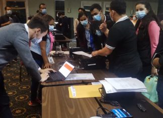 CNE improvisa a tres días de las elecciones, empieza a capacitar al personal que manejara la tecnología