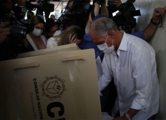 Ni una sola gota de sangre tiene precio:Nasry Asfura al ejercer el sufragio