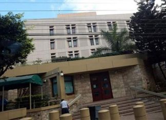 Embajada de EEUU previene a ciudadanos y a empleados sobre marcha del gobierno