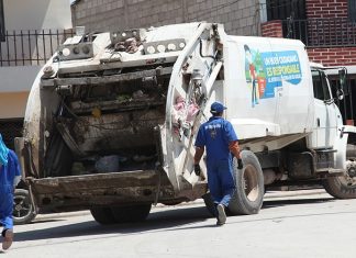Carlenton Davila denuncia que ademas de renovar el contrato de la basura también le aumentaron.