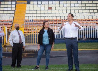 Mientras Nasralla denuncia fraude en las JRV la presidenta electa supervisa el lugar de su toma de posesion