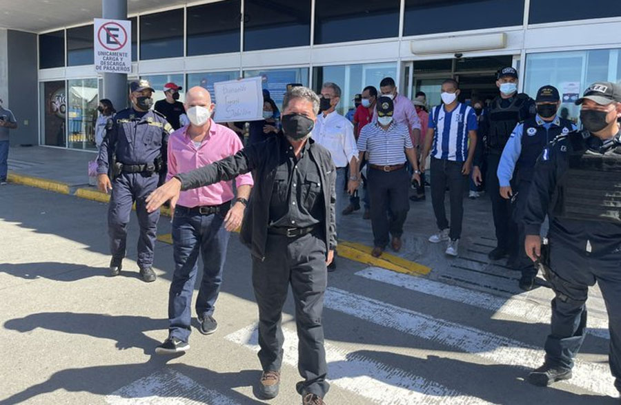 Retorna a Honduras el ex jefe de la PN Ramon Sabillon quien se perfila como nuevo ministro de Seguridad en el nuevo gobierno de Xiomara Castro