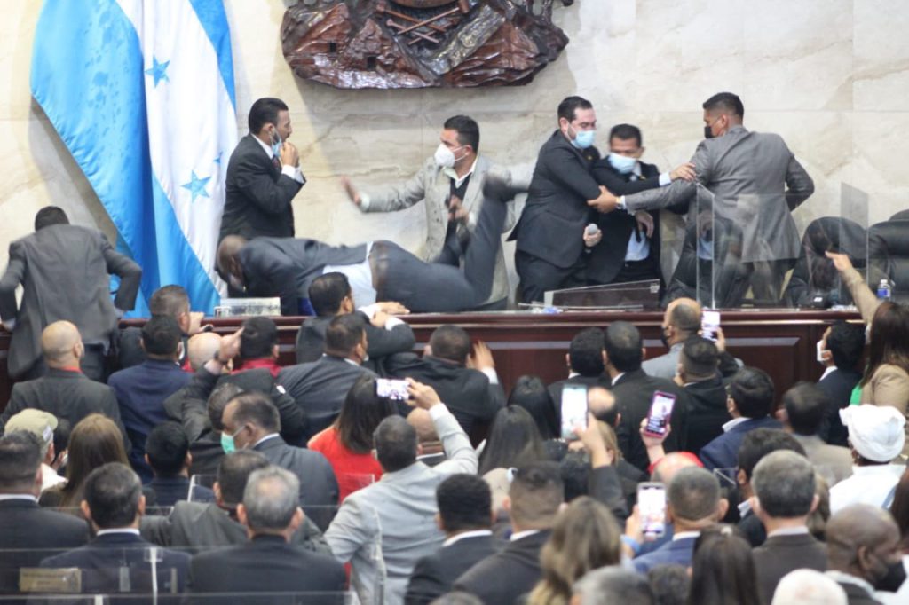 EEUU pide a la clase politica evitar la violencia en Honduras