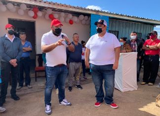 Alcalde Aldana lleva beneficios sociales a la colonia altos de la laguna.