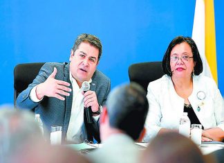 Ahora dice Julieta Castellanos que los gobiernos nacionalistas comprometieron el futuro de dos generaciones.