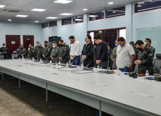 Militares se le «cuadran» a Manuel Zelaya.