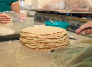 Sin precedentes, hondureños pagan hoy un lempira por tortilla.