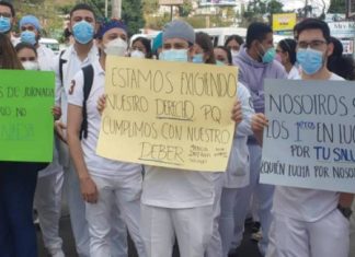 Médicos continuan en asambleas informativas por falta de pago del gobierno.