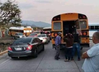 Caos en carretera hacia el sur del país, transportistas protestan a favor de mantener el trancazo autorizado por el gobierno.