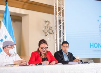 Xiomara Castro sanciona leyes que ponen fin a las ZEDE