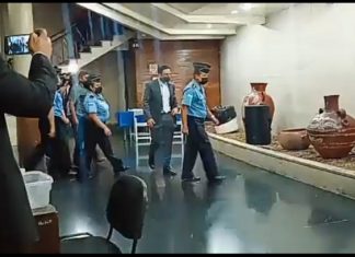 Luis Redondo se «decanta» por el Diputado Rolando Barahona y ordena a su seguridad protegerlo de la bancada del PN.