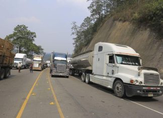 Pobrecitos: Transportistas se sienten «al borde del precipicio»