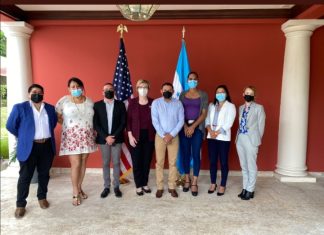 Embajadora de EEUU se compromete con activistas de LGTBQI de Honduras de promover sus derechos humanos y luchar contra el odio