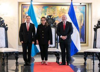 Xiomara Castro recibe cartas credenciales de tres embajadores