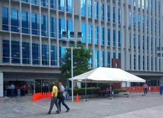 Evacuan Centro Cívico Gubernamental por problemas de agua