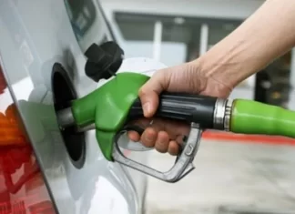 Hondureños enfrentan sin anestesia el golpe de los precios de los combustibles.