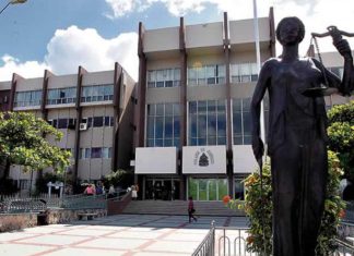 Mel Zelaya va por el Control de la Corte Suprema de Justicia.