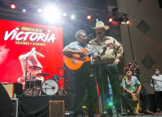 En medio de una profunda crisis de país, Mel y compañía se dan el lujo de celebrar «la victoria».