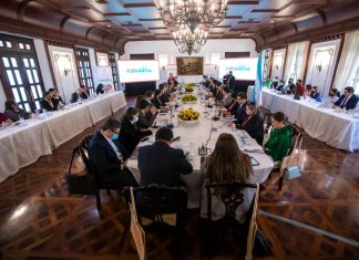 Gobierno expone programa de la Red Solidaria al BID y BM