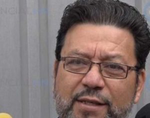 Analista: Políticos han hecho «pillerías en nombre de la Constitución»