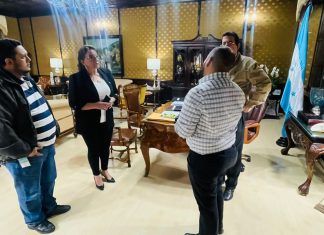 Xiomara Castro y Manuel Zelaya insisten en limpiarle la cara a los Engels.