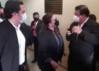 Xiomara Castro asiste a vela de hijo de Pepe Lobo