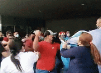 Colectivos de Libre imponen «terror» al liarse a puñetazos con empleados del Ministerio del Trabajo que se mantienen en paro